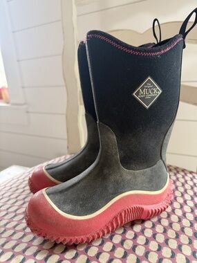 Muck Boot Company Girl's Black and Pink Muck Boots